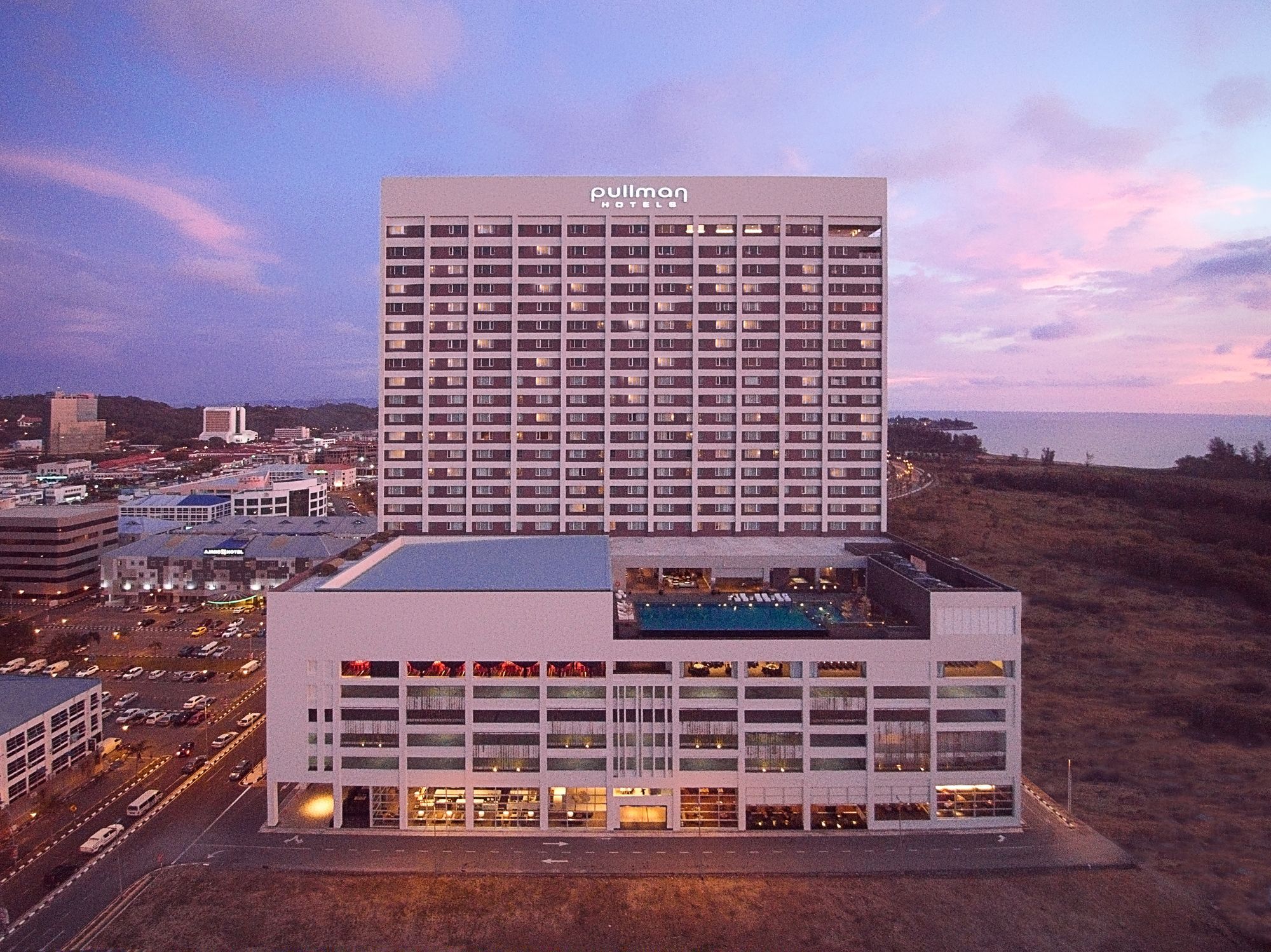 Pullman Miri Waterfront Hotel Exterior photo